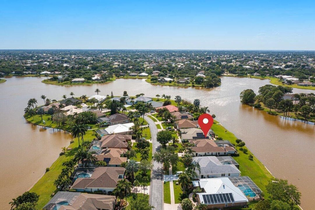 На продажу: $680,000 (4 спален, 2 ванн, 2492 Квадратных фут)