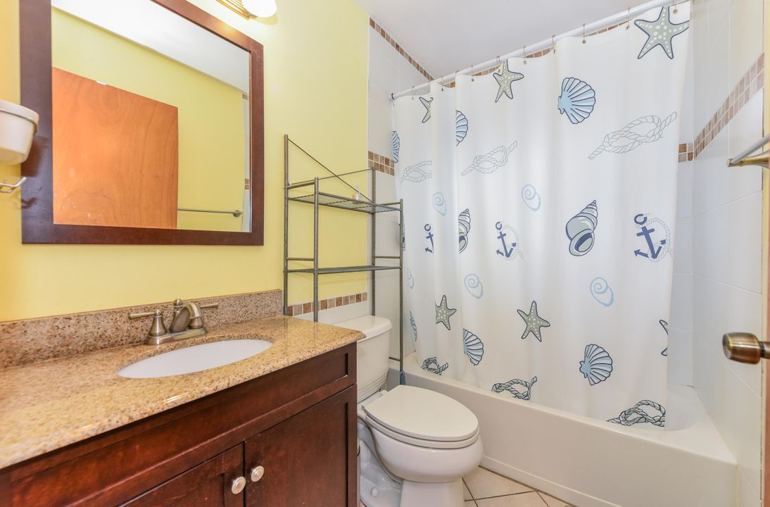 Под контрактом: $335,000 (3 спален, 2 ванн, 1202 Квадратных фут)