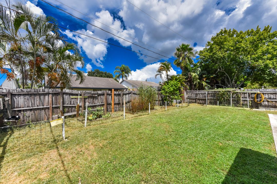 Под контрактом: $335,000 (3 спален, 2 ванн, 1202 Квадратных фут)