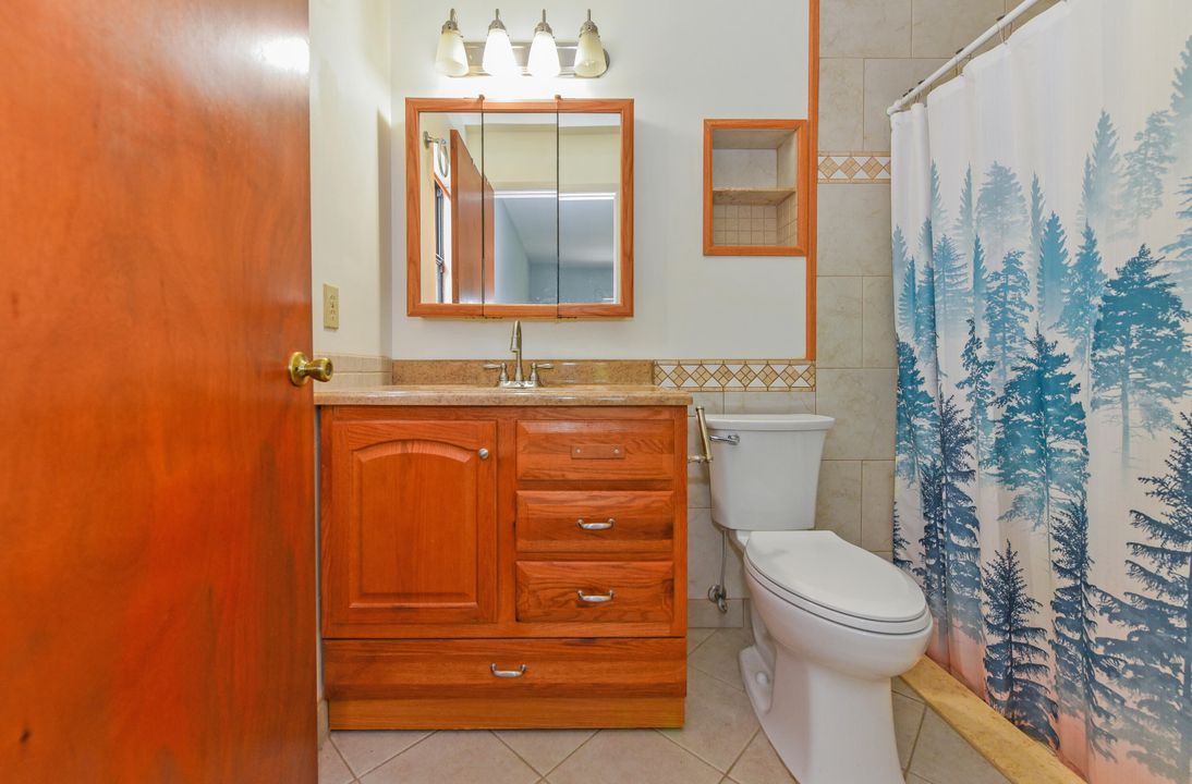 Под контрактом: $335,000 (3 спален, 2 ванн, 1202 Квадратных фут)