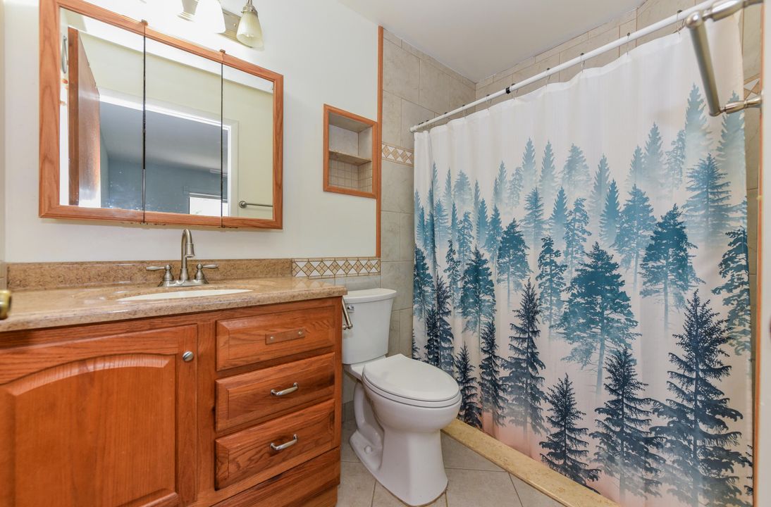 Под контрактом: $335,000 (3 спален, 2 ванн, 1202 Квадратных фут)