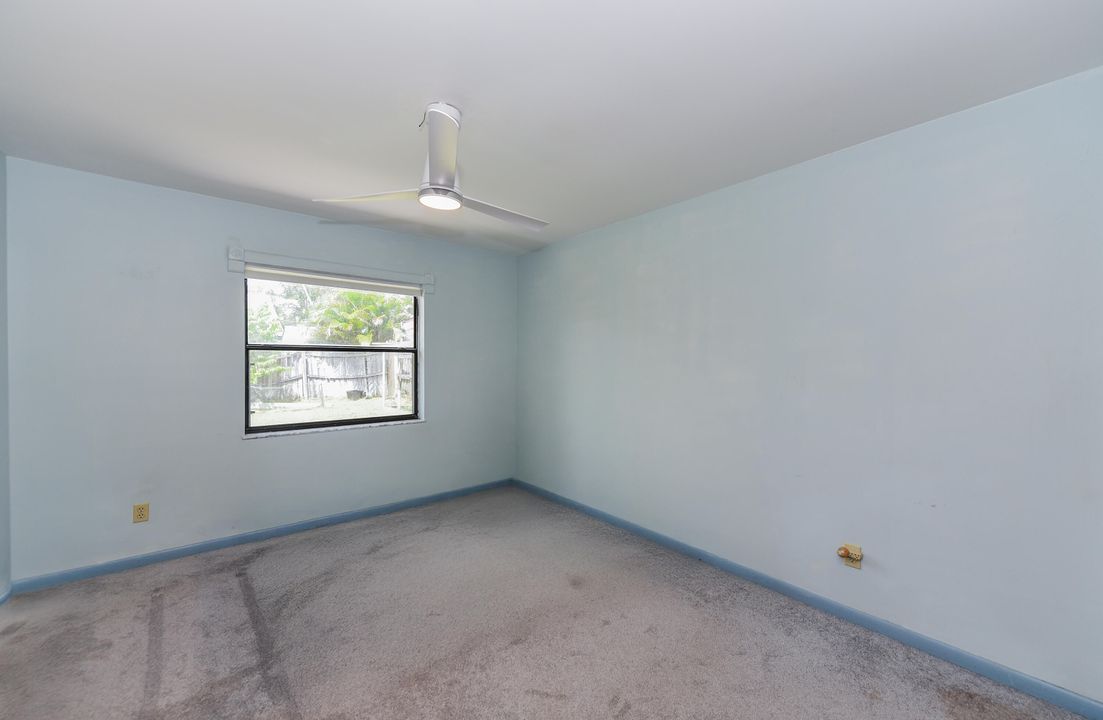 Под контрактом: $335,000 (3 спален, 2 ванн, 1202 Квадратных фут)