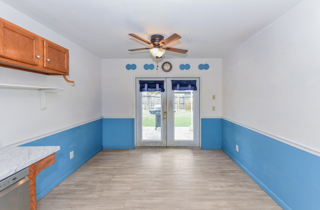 Под контрактом: $335,000 (3 спален, 2 ванн, 1202 Квадратных фут)