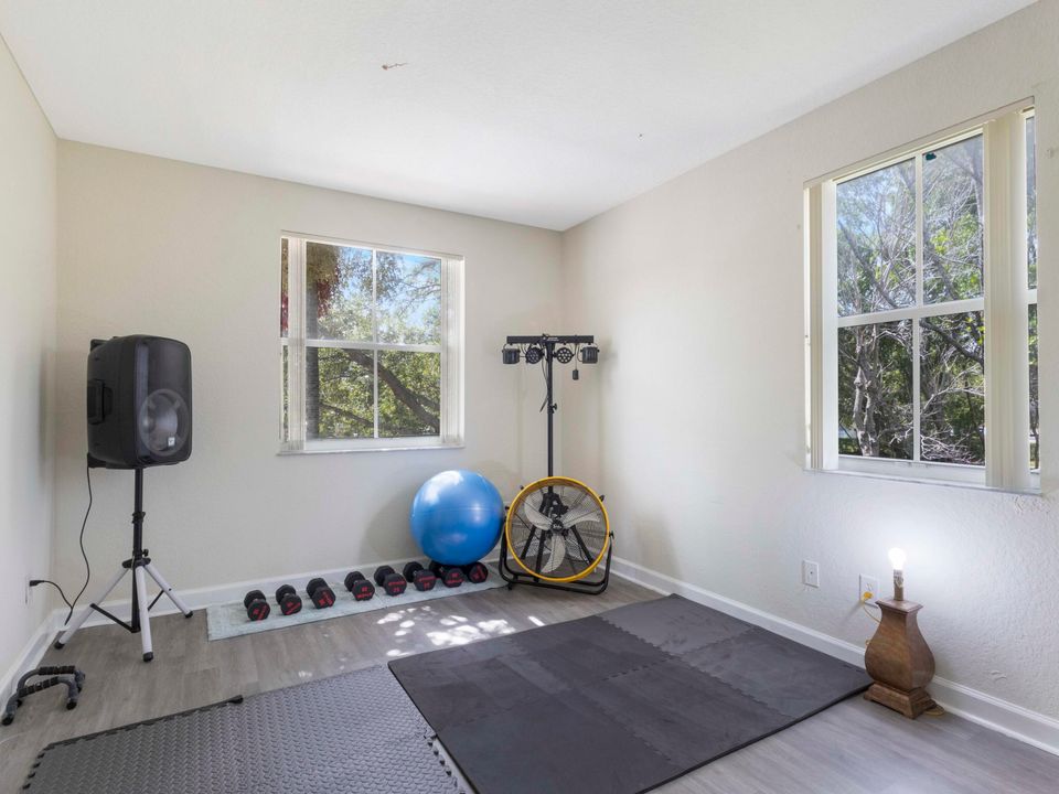 For Sale: $375,000 (4 beds, 3 baths, 1964 Square Feet)