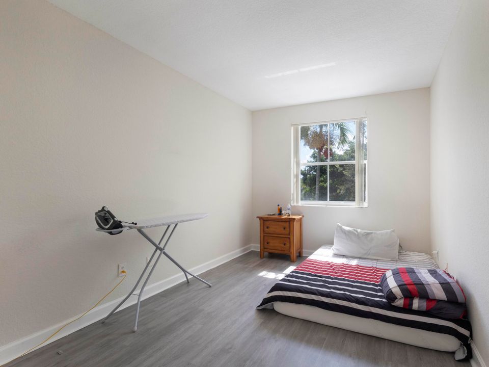 For Sale: $375,000 (4 beds, 3 baths, 1964 Square Feet)