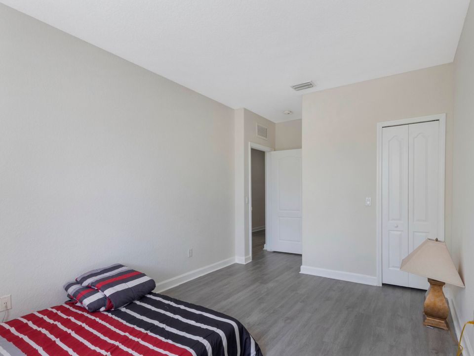 For Sale: $375,000 (4 beds, 3 baths, 1964 Square Feet)