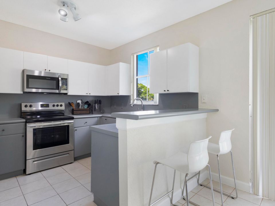 For Sale: $375,000 (4 beds, 3 baths, 1964 Square Feet)