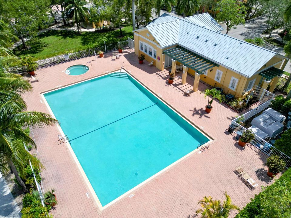 For Sale: $375,000 (4 beds, 3 baths, 1964 Square Feet)