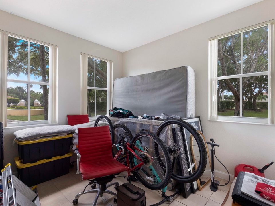 For Sale: $375,000 (4 beds, 3 baths, 1964 Square Feet)