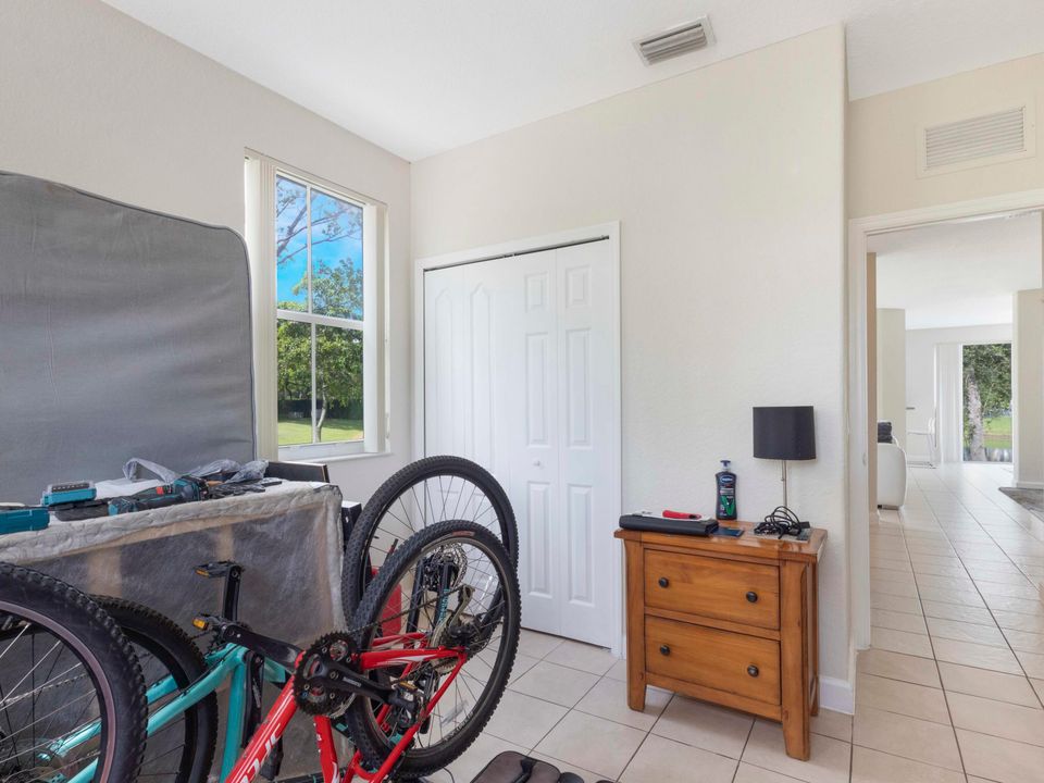 For Sale: $375,000 (4 beds, 3 baths, 1964 Square Feet)