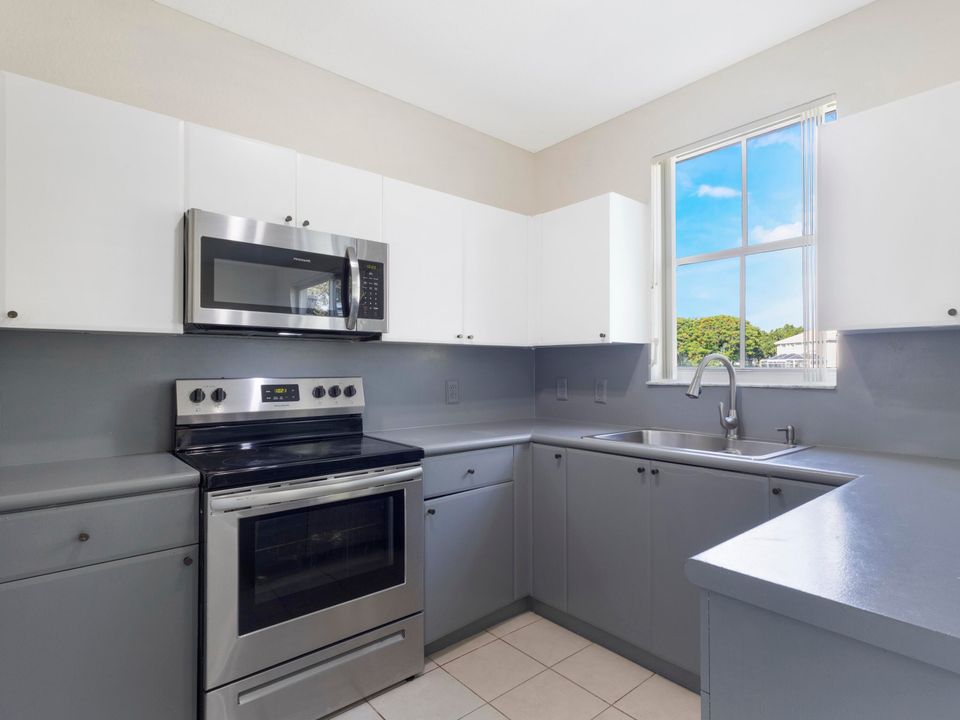 For Sale: $375,000 (4 beds, 3 baths, 1964 Square Feet)