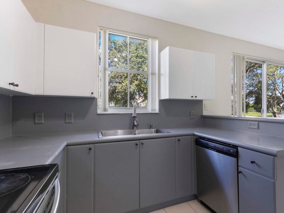 For Sale: $375,000 (4 beds, 3 baths, 1964 Square Feet)