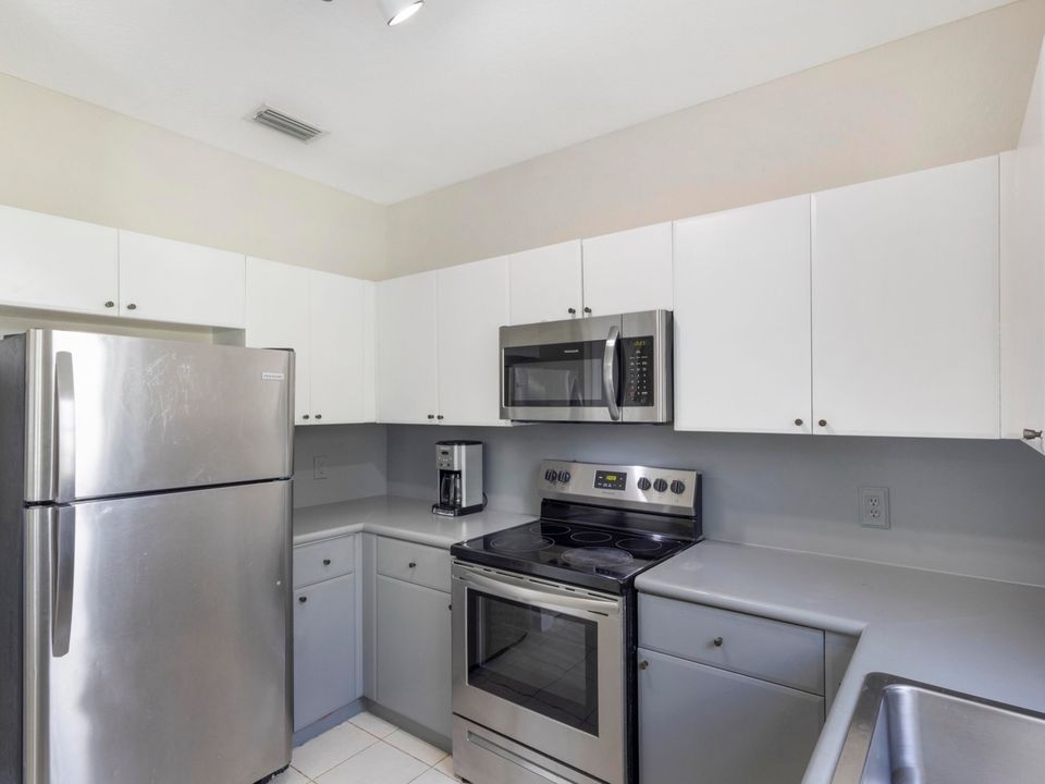 For Sale: $375,000 (4 beds, 3 baths, 1964 Square Feet)