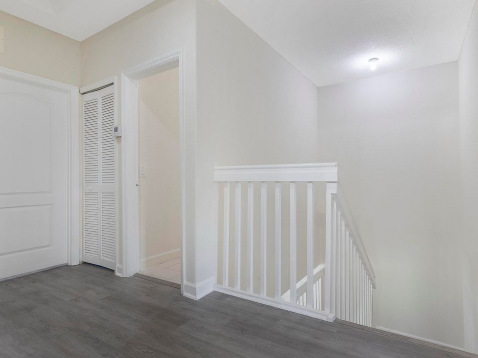 For Sale: $375,000 (4 beds, 3 baths, 1964 Square Feet)