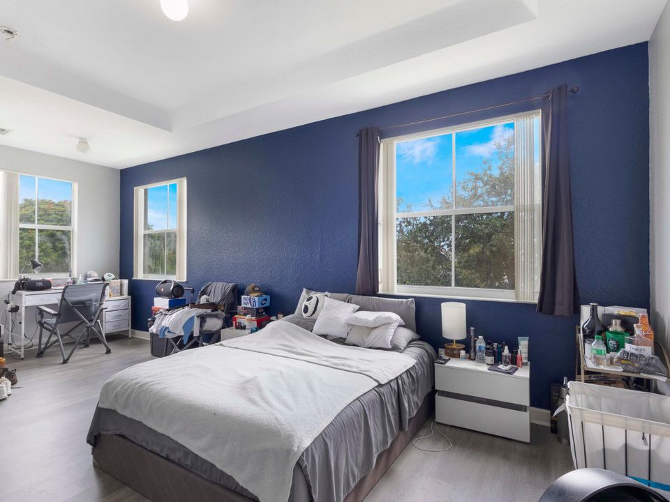 For Sale: $375,000 (4 beds, 3 baths, 1964 Square Feet)