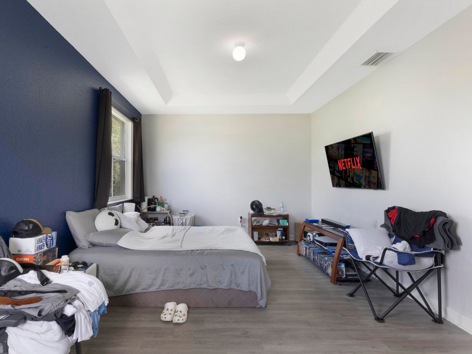 For Sale: $375,000 (4 beds, 3 baths, 1964 Square Feet)