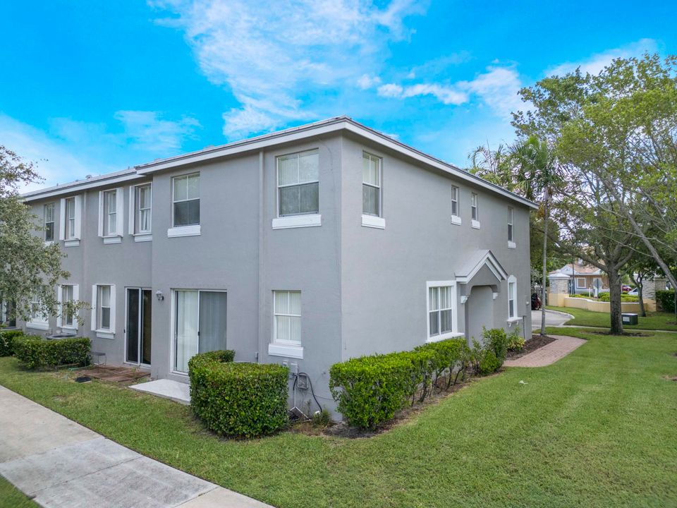 For Sale: $375,000 (4 beds, 3 baths, 1964 Square Feet)