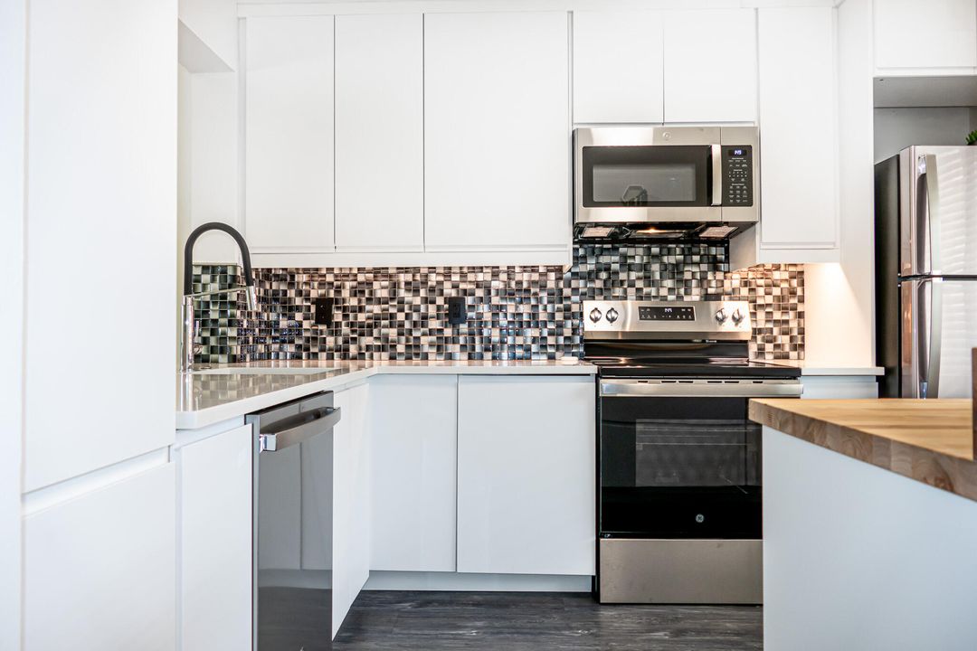 For Sale: $265,000 (2 beds, 2 baths, 1047 Square Feet)