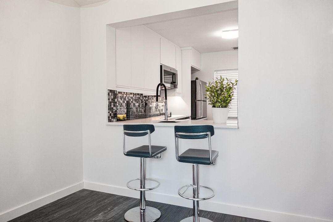 For Sale: $265,000 (2 beds, 2 baths, 1047 Square Feet)