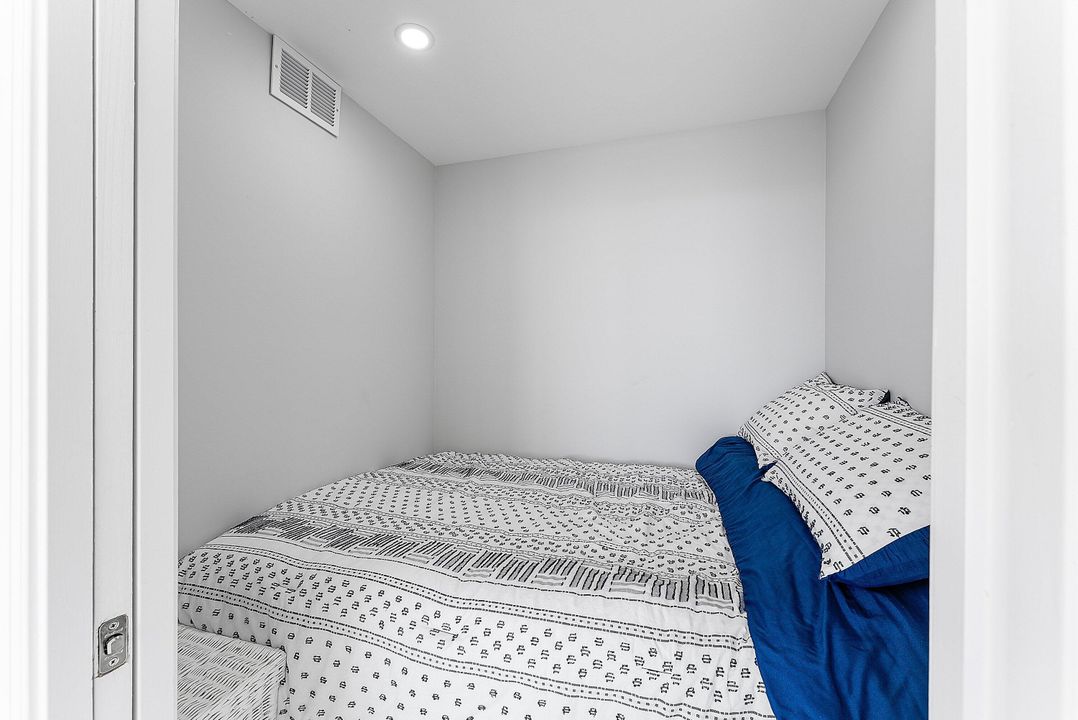 合同活跃: $1,469,000 (2 贝兹, 2 浴室, 1425 平方英尺)