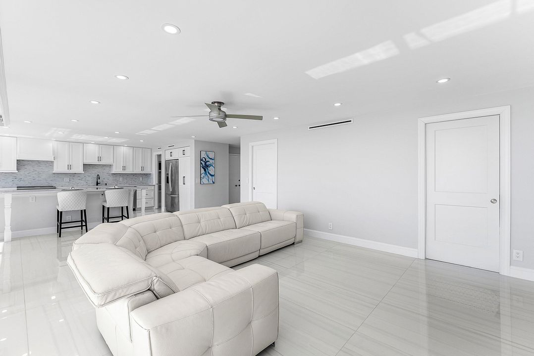 合同活跃: $1,469,000 (2 贝兹, 2 浴室, 1425 平方英尺)