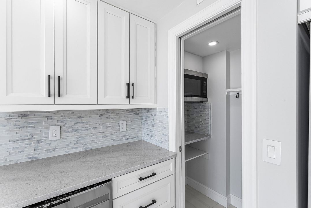 合同活跃: $1,469,000 (2 贝兹, 2 浴室, 1425 平方英尺)