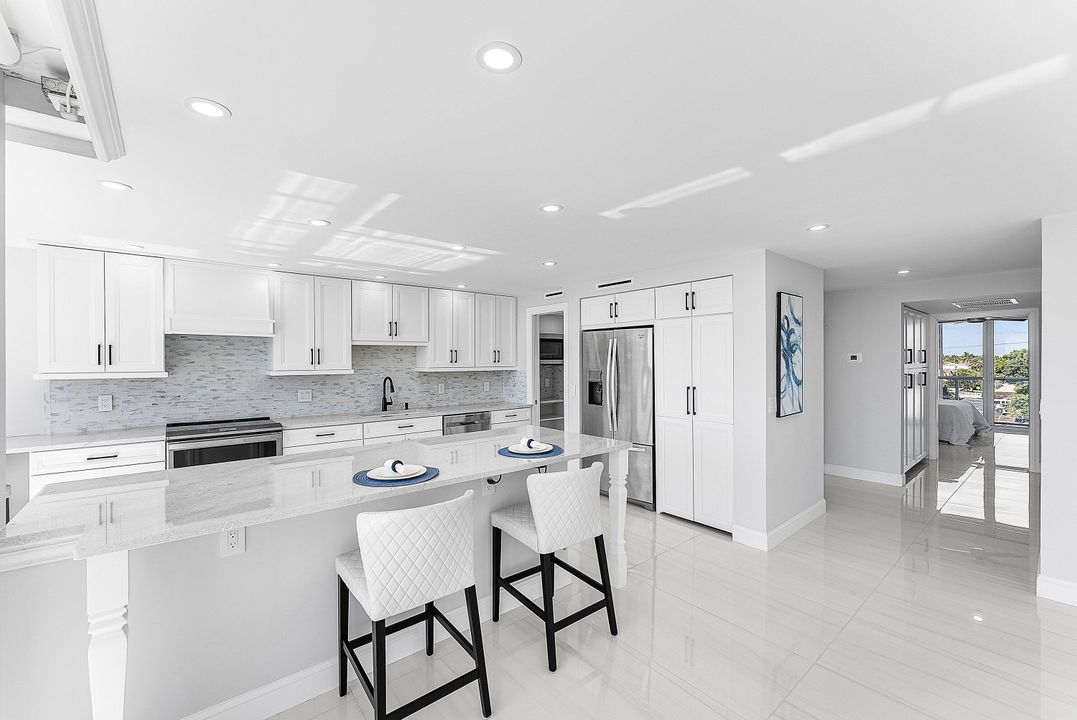 合同活跃: $1,469,000 (2 贝兹, 2 浴室, 1425 平方英尺)