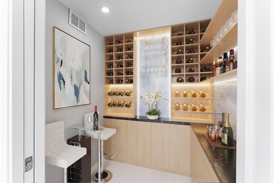 合同活跃: $1,469,000 (2 贝兹, 2 浴室, 1425 平方英尺)