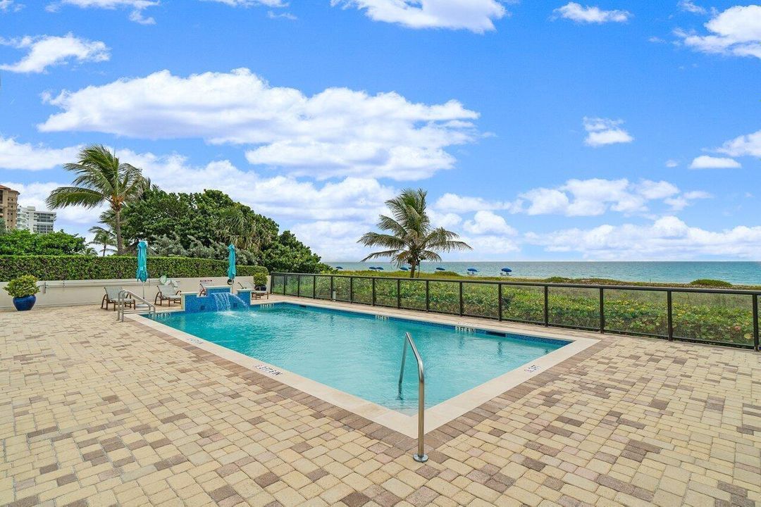 合同活跃: $1,469,000 (2 贝兹, 2 浴室, 1425 平方英尺)