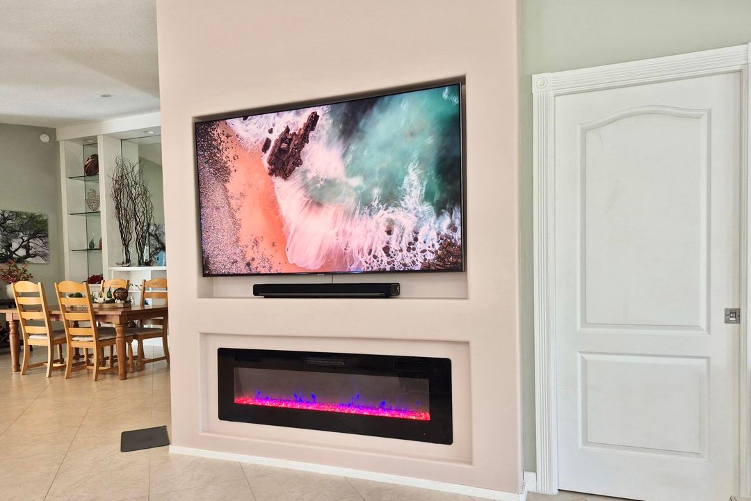 Active With Contract: $449,900 (2 beds, 2 baths, 1526 Square Feet)