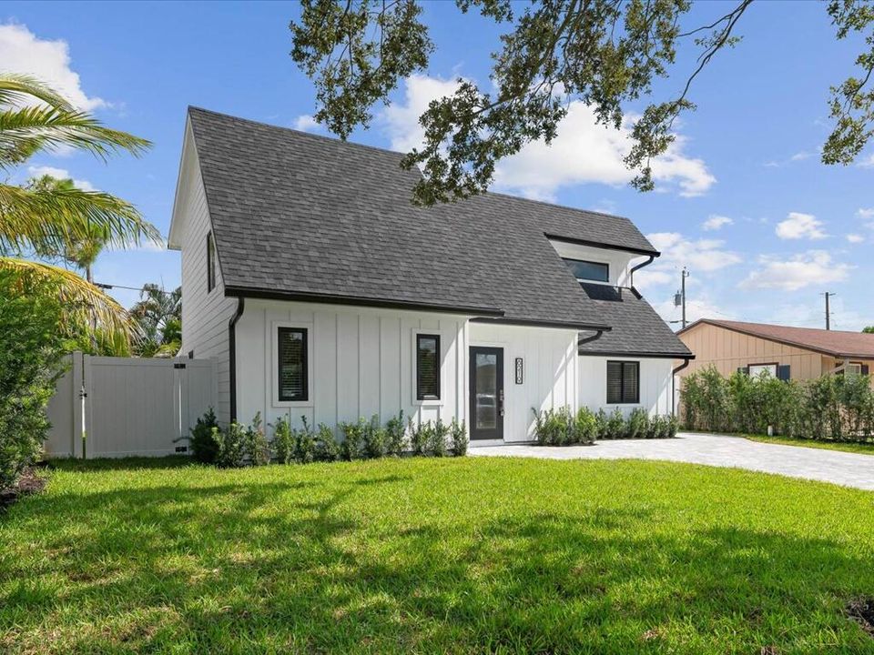 合同活跃: $699,900 (3 贝兹, 3 浴室, 1705 平方英尺)