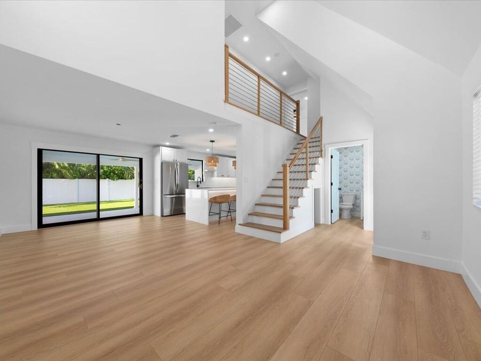 合同活跃: $699,900 (3 贝兹, 3 浴室, 1705 平方英尺)