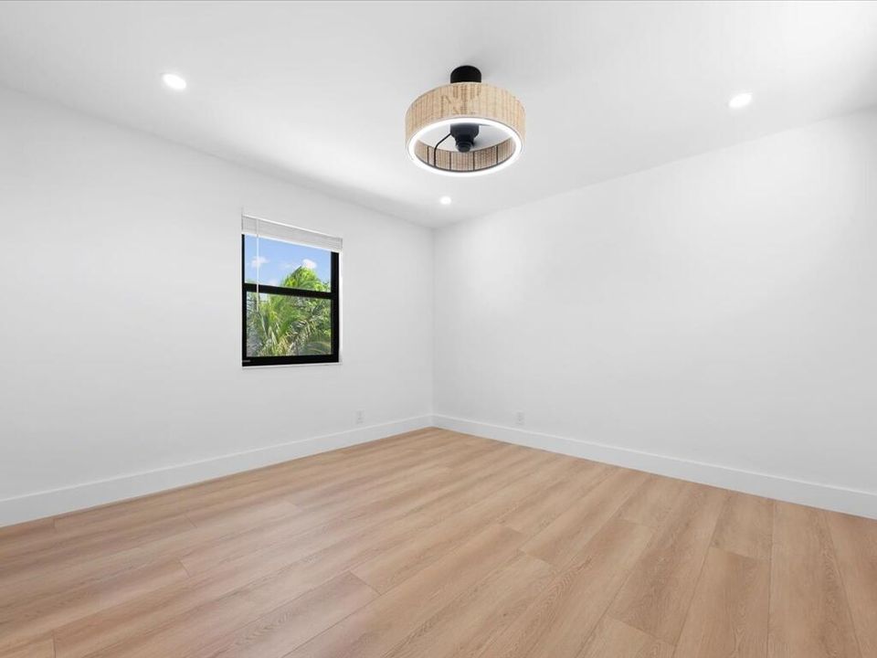 合同活跃: $699,900 (3 贝兹, 3 浴室, 1705 平方英尺)