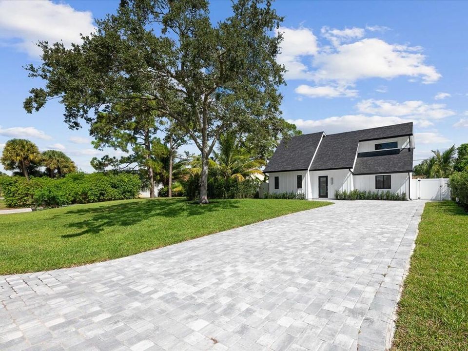 合同活跃: $699,900 (3 贝兹, 3 浴室, 1705 平方英尺)