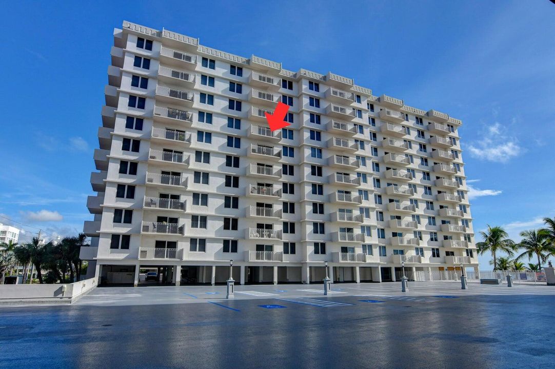 Active With Contract: $565,000 (2 beds, 2 baths, 1050 Square Feet)