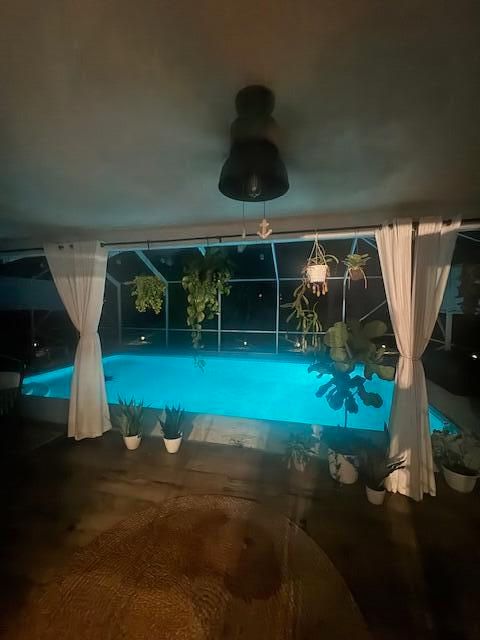 For Sale: $880,000 (3 beds, 3 baths, 1519 Square Feet)