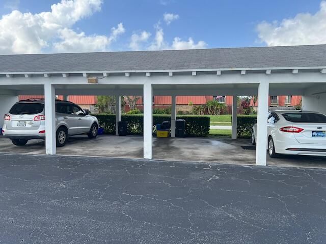 For Sale: $149,000 (1 beds, 1 baths, 648 Square Feet)