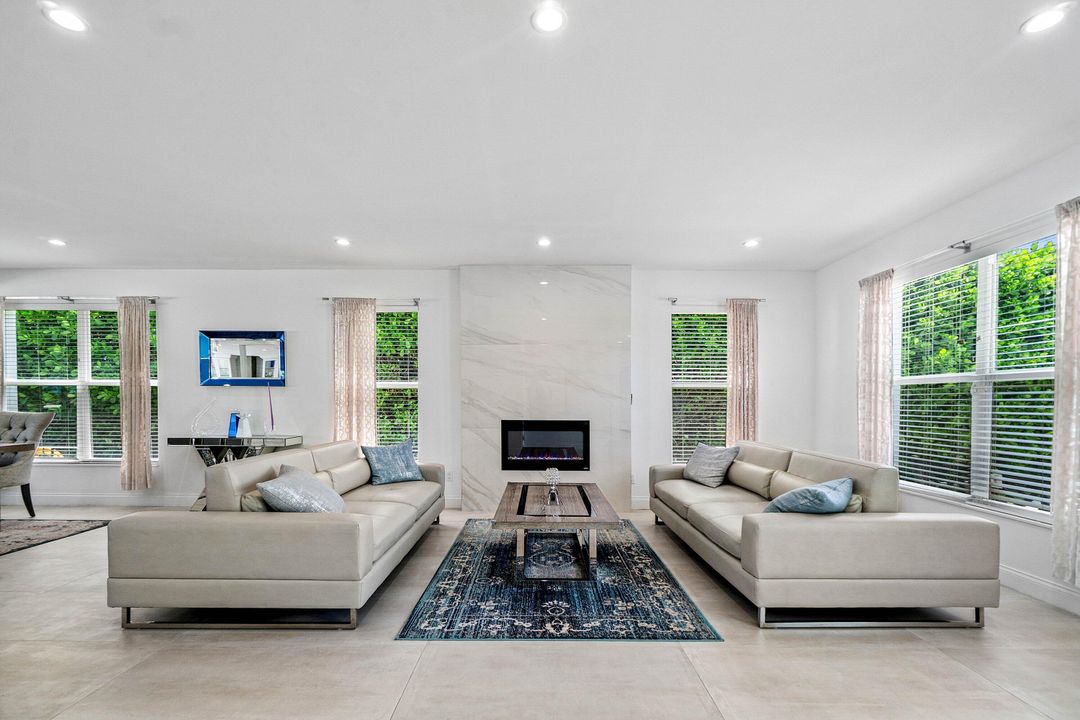 待售: $2,500,000 (5 贝兹, 5 浴室, 4482 平方英尺)