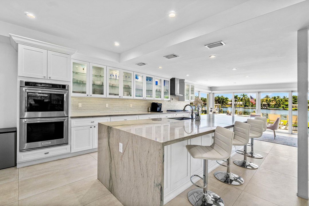 待售: $2,500,000 (5 贝兹, 5 浴室, 4482 平方英尺)