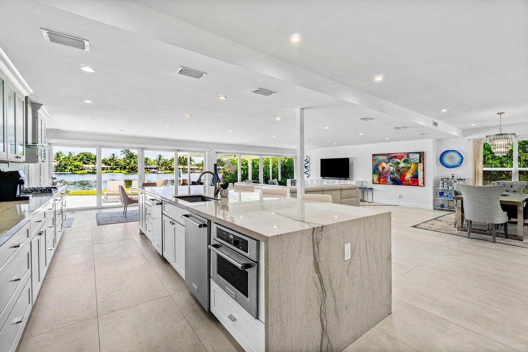 待售: $2,500,000 (5 贝兹, 5 浴室, 4482 平方英尺)