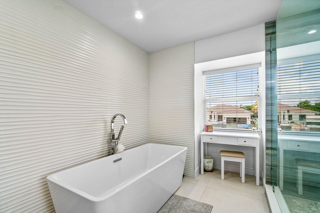 待售: $2,500,000 (5 贝兹, 5 浴室, 4482 平方英尺)