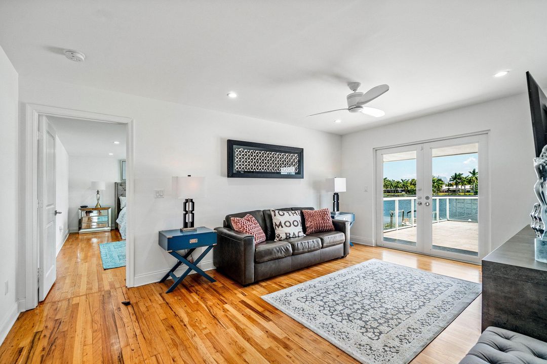 待售: $2,500,000 (5 贝兹, 5 浴室, 4482 平方英尺)