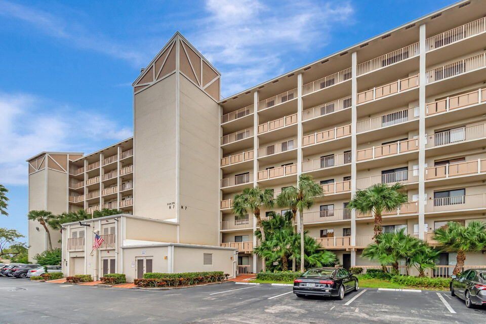 Active With Contract: $165,000 (2 beds, 2 baths, 1230 Square Feet)