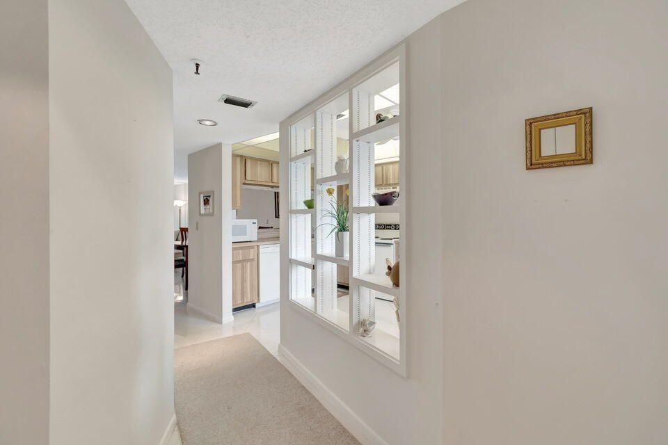 Active With Contract: $165,000 (2 beds, 2 baths, 1230 Square Feet)