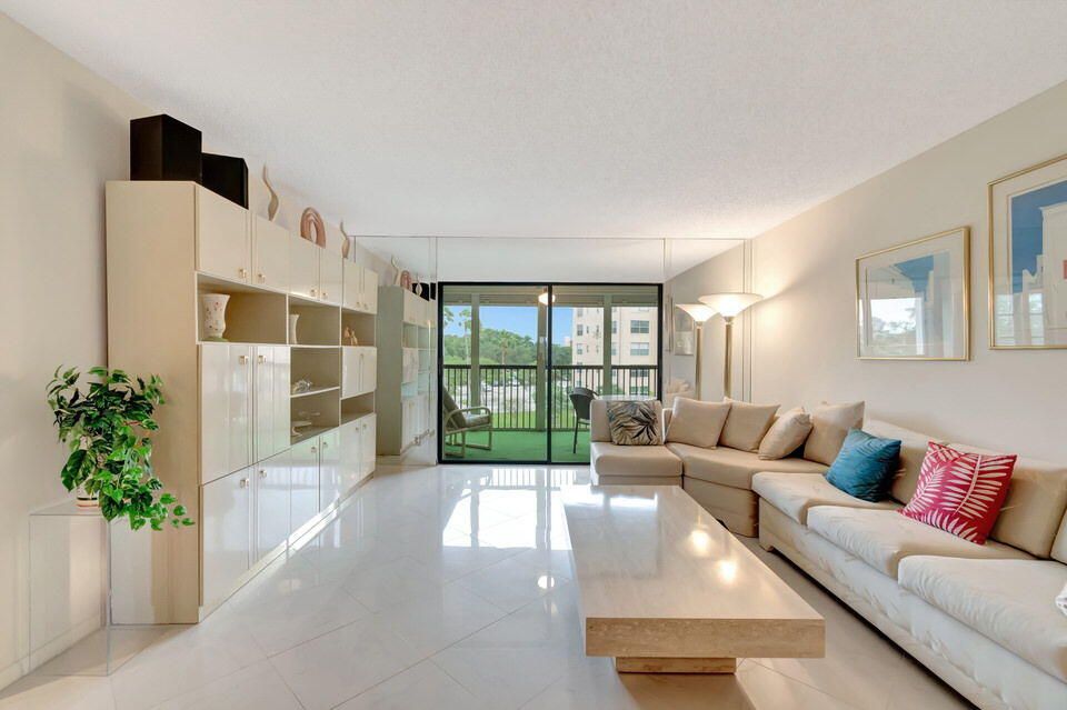 Active With Contract: $165,000 (2 beds, 2 baths, 1230 Square Feet)