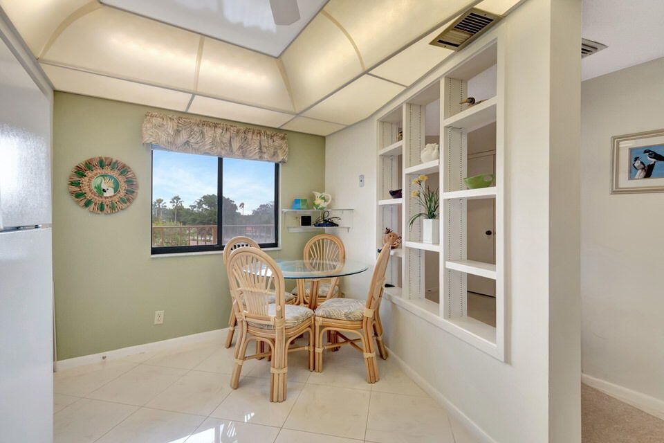 Active With Contract: $165,000 (2 beds, 2 baths, 1230 Square Feet)