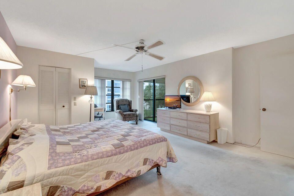 Active With Contract: $165,000 (2 beds, 2 baths, 1230 Square Feet)