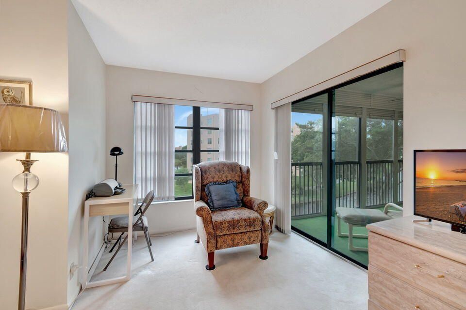 Active With Contract: $165,000 (2 beds, 2 baths, 1230 Square Feet)