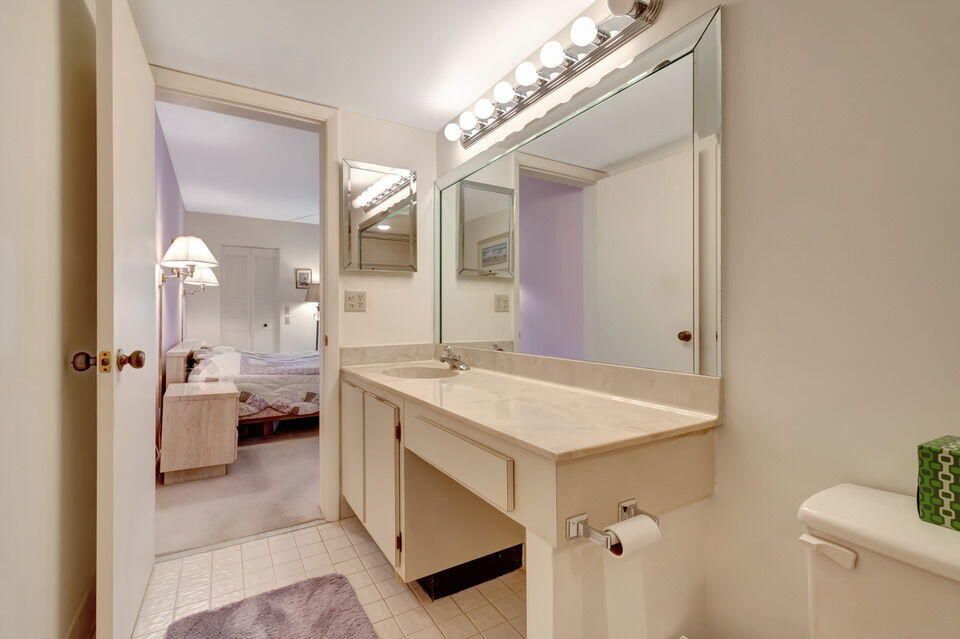 Active With Contract: $165,000 (2 beds, 2 baths, 1230 Square Feet)