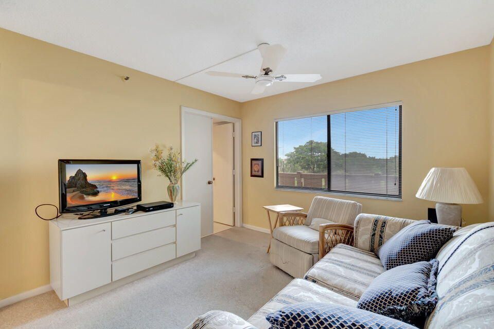 Active With Contract: $165,000 (2 beds, 2 baths, 1230 Square Feet)